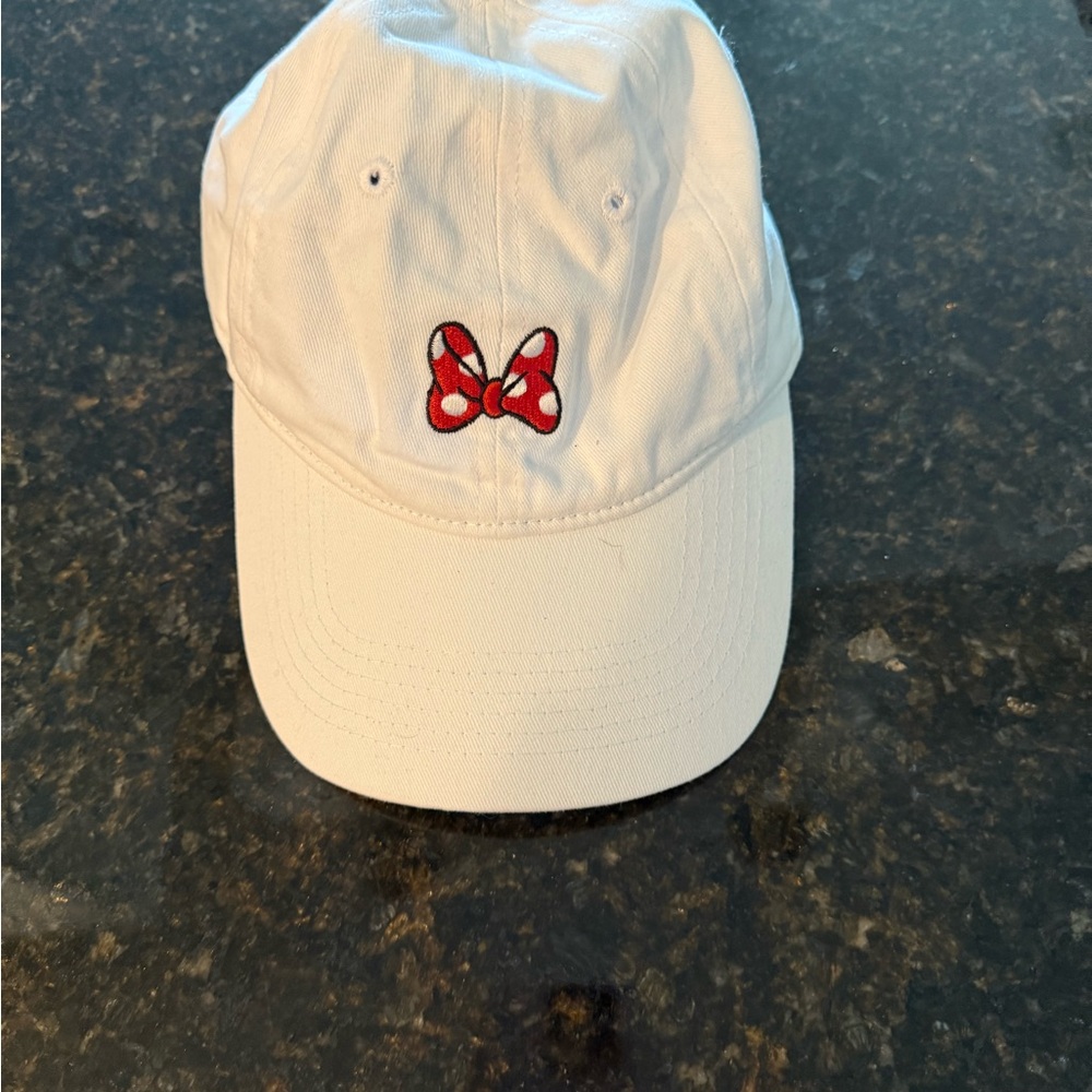 White Minnie Mouse hat